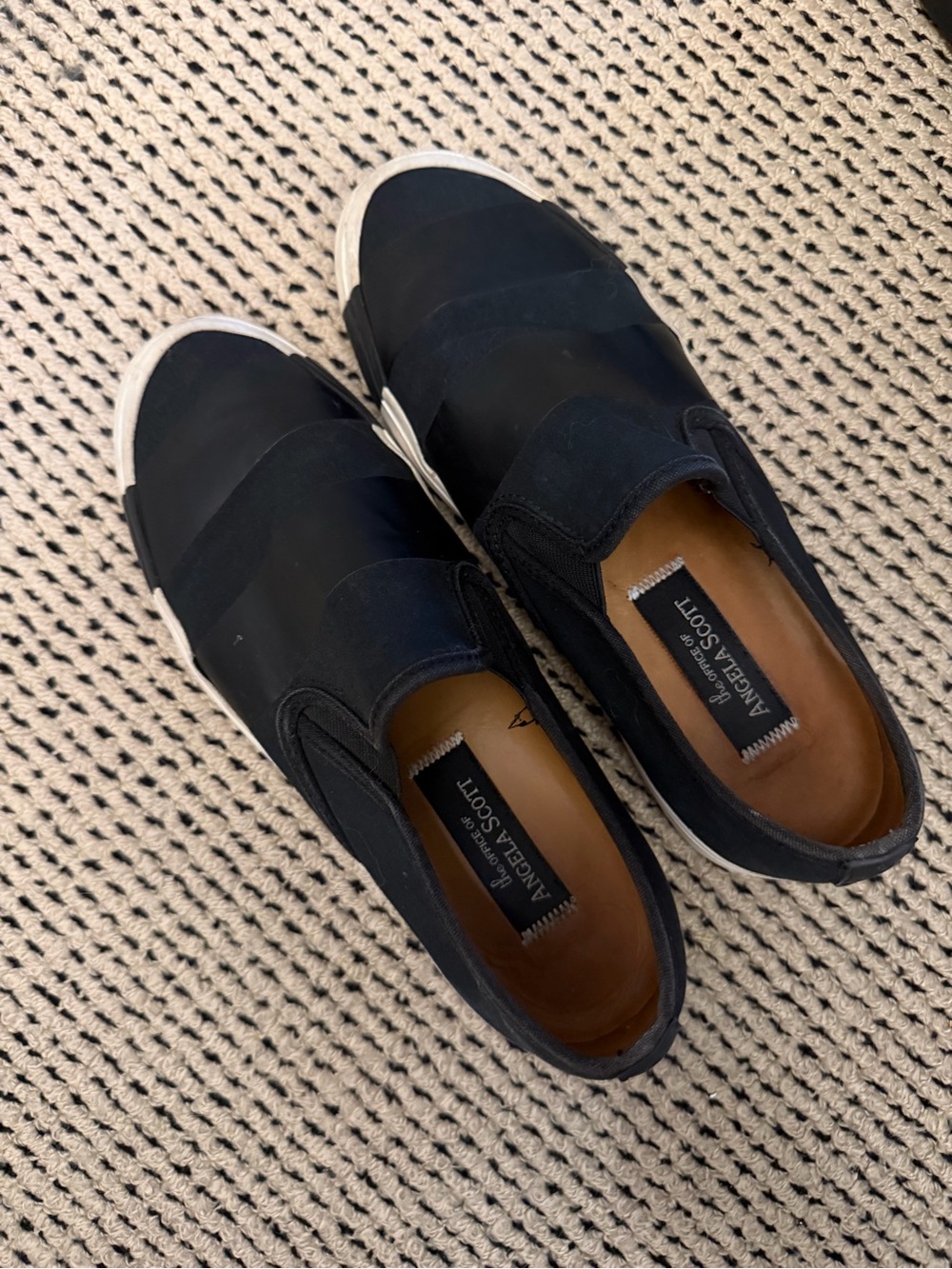 Women's Black Slip-On Casual Loafers